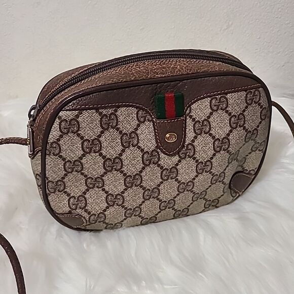 💯 Authentic Gucci Crossbody with cherryline 🍀 - Picture 13 of 15